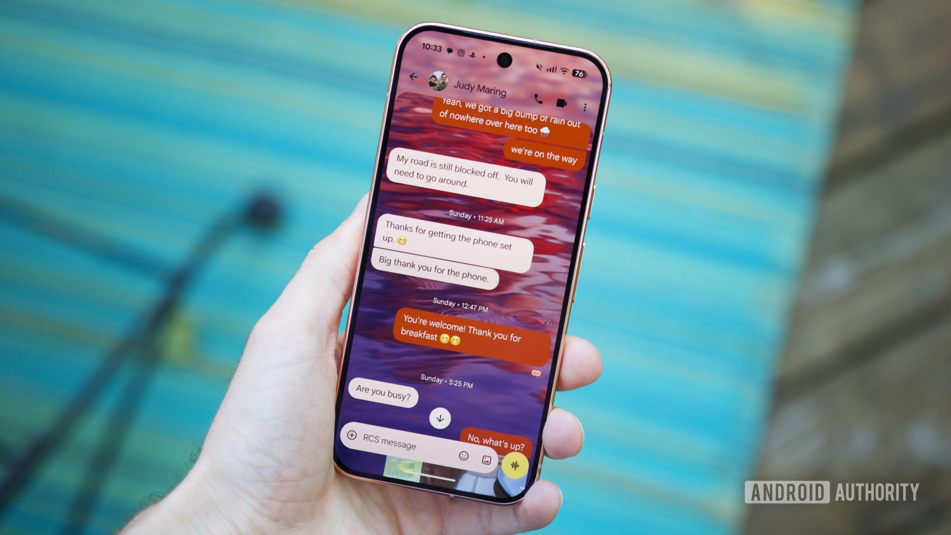 Google Messages déploie des thèmes de discussion personnalisables.